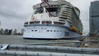 Harmony of the Seas in Rotterdam in 4K - Here leaving Rotterdam