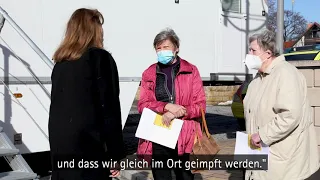 Gesundheitsministerin Petra Köpping besichtigt den Testlauf eines rollenden Impfzentrums