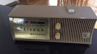 Atomic Tan Mid Century 1957 Motorola 57H Tube AM Radio
