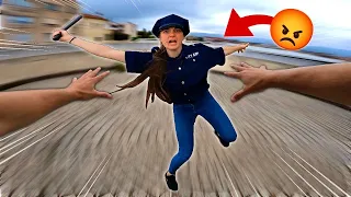 ESCAPING ANGRY POLICEWOMAN (Epic Parkour Chase)