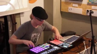 Maschine Vs MPC  - Jeremy Ellis Vs... Jeremy Ellis