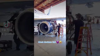 Removing the engine of a B737-200 #short #nolinor
