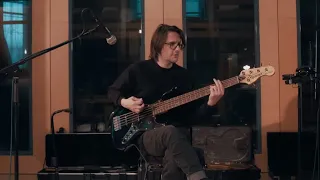 Steven Wilson Demonstrates Harridan On Bass