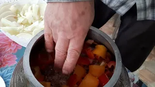 Говядина в афганском казане с овощами и белой фасолью