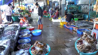 Central Market - Snacks, Fresh Foods, And Seafood - One Of Popular Market At Phnom Penh City