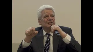 Joachim Gauck im Gespräch mit Andrii Portnov am 15. April 2024 an der Europa-Universität Viadrina