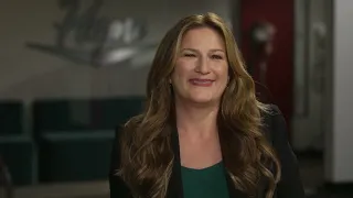 American Auto: S2 Premiere || Ana Gasteyer - "Katherine Hastings" Interview || #SocialNewsXYZ