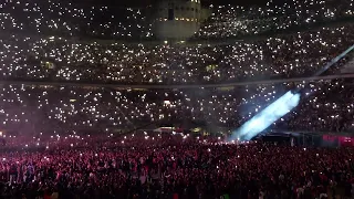 Måneskin - Torna A Casa - FULL SONG live 24/07/2023 - side view of the San Siro crowd singing