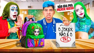 REVISTEI A MOCHILA DA LADY JOKER E O JOKER NÃO É O PAI DOS BEBÊS !! NÃO ACREDITO!!