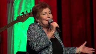 Helen Reddy sings "I Am Woman" at the Arcada Theater!
