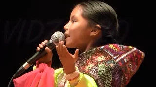 5 year old girl surprises singing - Peruvian girl talent