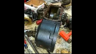 (Part 1) Tear down of Dana 300 out of a 1980 CJ