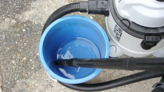 E-Value 乾湿両用掃除機 EVC-200PCLで水を吸う