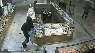 Aggravated Robbery  HPD case #1061062-18  7500 Bellaire Blvd.