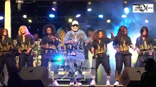 KOFFI MOPAO FEAT KRATOS DE BRAZZAVILLE DANS UN CONCERT A KINSHASA