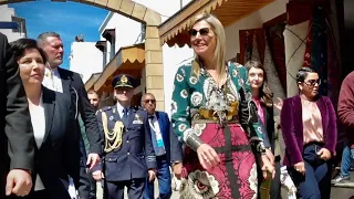 Looking for souvenirs? Máxima visits stall in medina in Rabat, Morocco