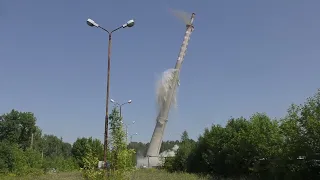 Wyburzanie 140 m. komina przy KWK Makoszowy, Zabrze.