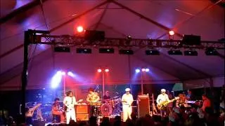 Yacht Rock Revue with Starbuck - "Moonlight Feels Right"