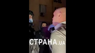 Илья Кива.В офис партии ОПЗЖ приехала полиция и спецподразделение.Были задержаны 9 сотрудников.