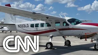 Passageiro pousa avião graças a instruções da torre de controle | CNN PRIME TIME