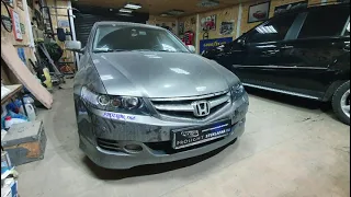 Honda Accord. Замена штатных моноксеноновых линз Koito на биксеноновые линзы Hella 3R.