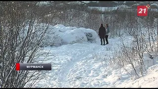 Площадку в Мурманске завалили горами мусора