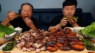 Spicy Jokbal. Spicy boiled Pig's feet - Mukbang eating show