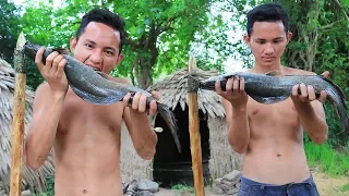 Primitive Technology: Top Fishing By Spear And Cooking Fish For Food In The Forest