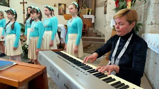 Духовні твори у виконанні учнівського хору Заліщицької музичної  (мистецької)школи.