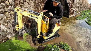 Remove mud and grass stuck in waterways with a micro backhoe[YANMAR SV05]