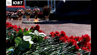 В Альметьевске возложили цветы к Вечному огню и почтили погибших в ВОВ минутой молчания