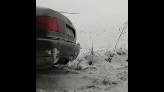 Audi A8 D2 QUATTRO in the snow drift