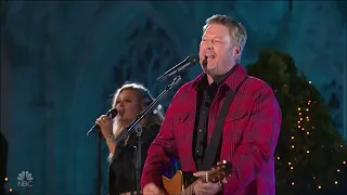 Blake Shelton Sings "Up On The Housetop" Christmas Song Live in New York City November 2022