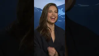 The smoothest way to introduce Hayley Atwell 😅