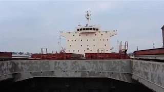 Panamax ELENA VE в порту Любек