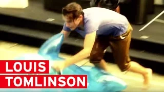 Watch One Direction's Louis Tomlinson accidentally hit Harry Styles!