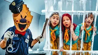 Scouts 24 hours in the freezing prison of Ice scream Roda! Who will be the first to choose ?!