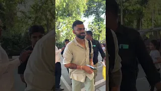 Virat Kohli at the airport today exclusive | Virat Kohili | Viral video | Cricketer Exclusive |