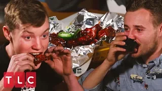 The Duggar Boys Try Extremely Hot Wings! | Counting On