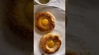 AIR FRYER EGG BAGELS - With Zaatar & Halloum Cheese Crust