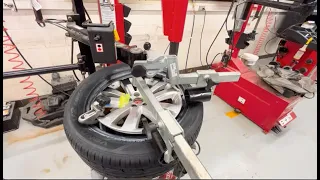 Hunter Tire Machine with Bead Press System & TPMS Sensors