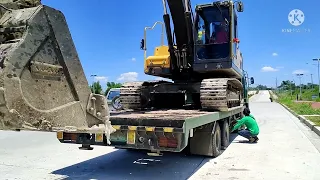 paano magloading & unloading ng backhoe sa self loading truck