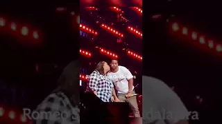 Romeo santos obliga a fans a tocarle el pene 2018