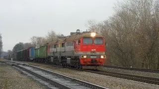 Тепловоз 2М62У-0139 с грузовым поездом