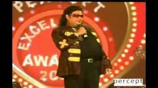 Suresh Menon does the Bappi Da act at Percept Awards