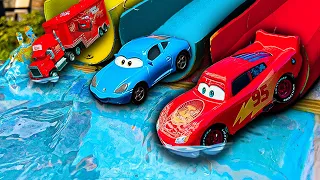 Disney Pixar Cars Lightning McQueen, Mater, Chick Hicks, Sheriff| Muddy toys fall into the water