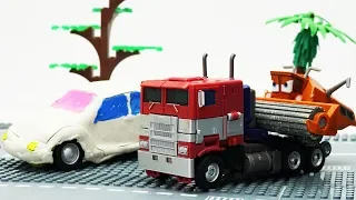 Transformers stop motion - Optimus Prime, Bumblebee & Disney Car Frank 💖 Play Doh Cartoons