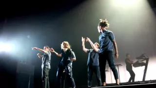 Christine and the Queens - No Harm Is Done ft. Tunji Ige (Live au Zénith)