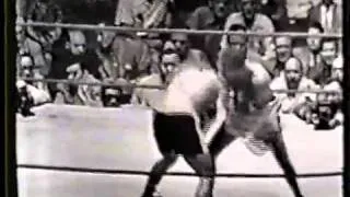 Carmen Basilio - Chuck Davey I