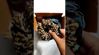 packing gift box for my best friend's birthday ❤️ #smallbusinessindia #scrunchies #packingvideo